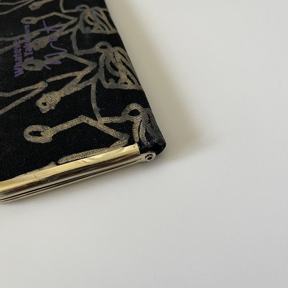 WHATEVER IT TAKES.ORG Kanye West Art Work Kiss Clasp Wallet Organizer Black - Picture 12 of 12